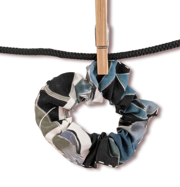 THE MARU UPCYCLED YUKATA FABRIC SCRUNCHIE : Vintage Yukata Fabric (Assorted Prints)